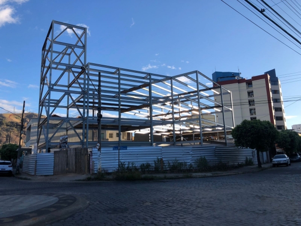 Prédio Comercial em Leopoldina - MG